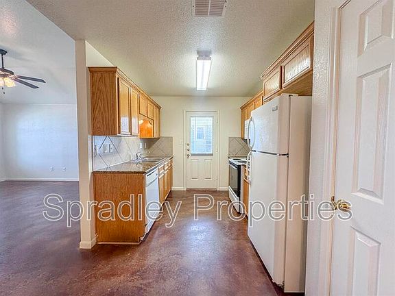 3rd image of 5600A Luxor Dr