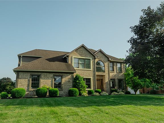 2nd image of 2444 Luray Dr
