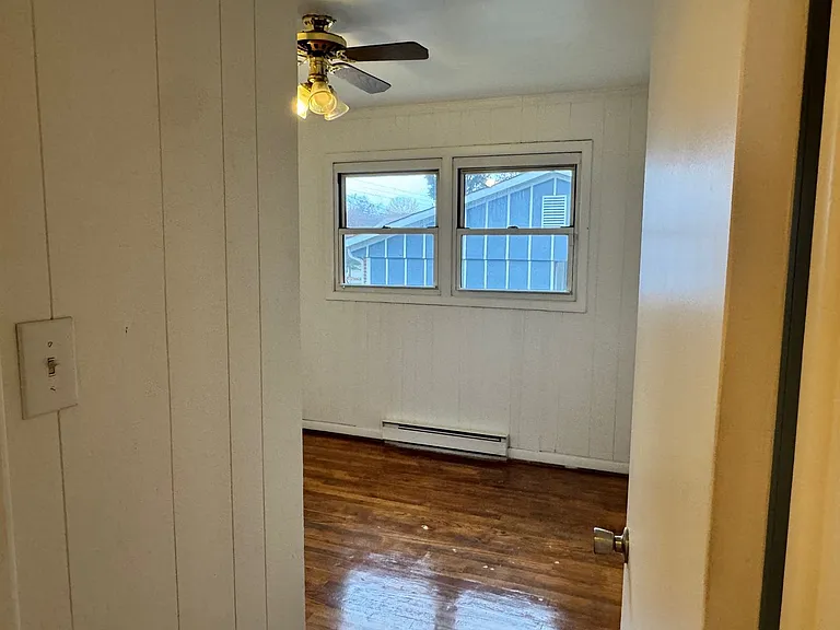 931 Moravia St — Photo 10