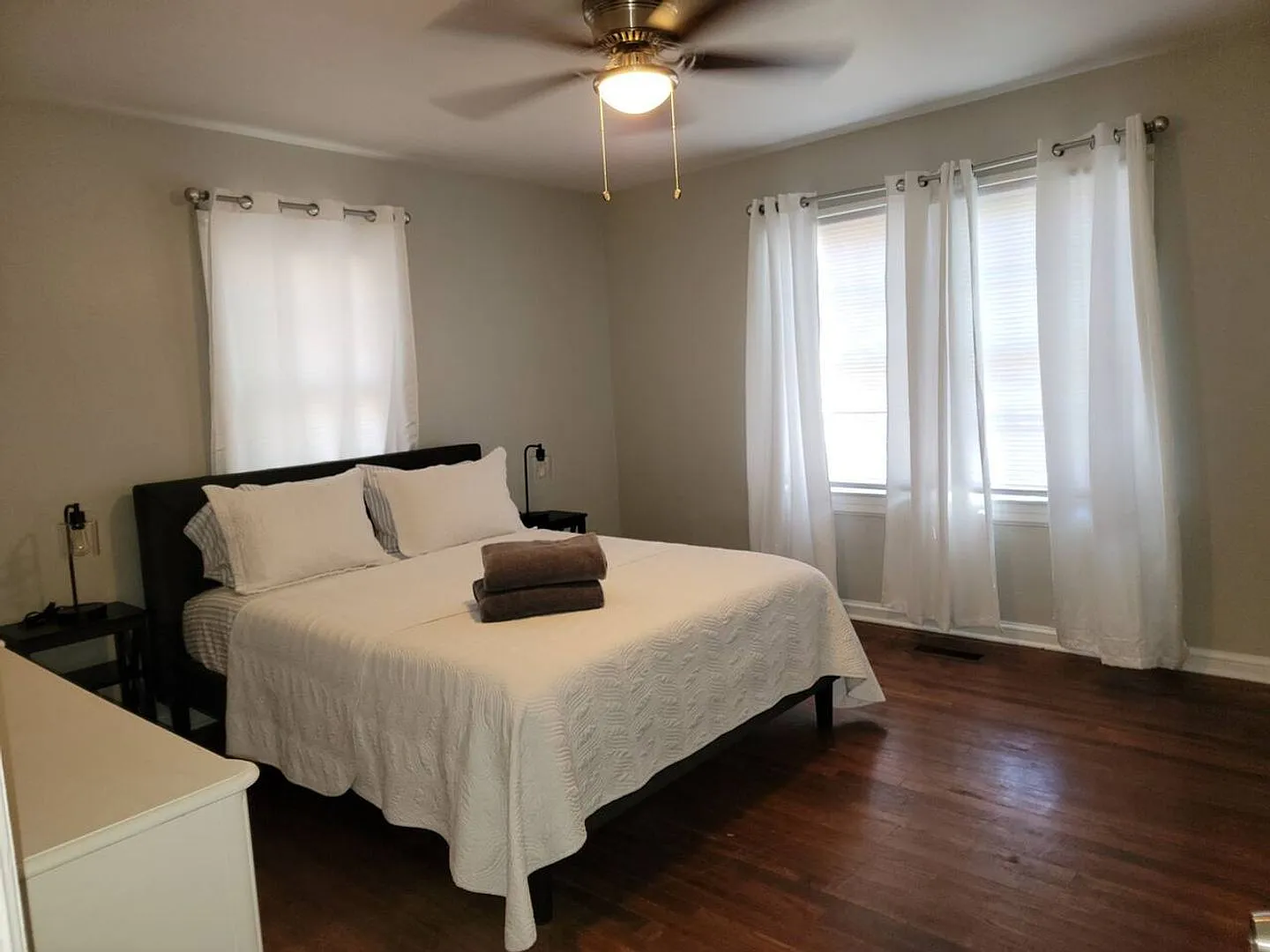 Move In Special!! Charming 2 Bedroom Duplex — Photo 1
