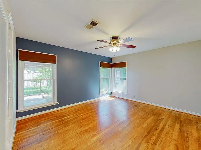 2104 Elmwood Dr — Photo 23