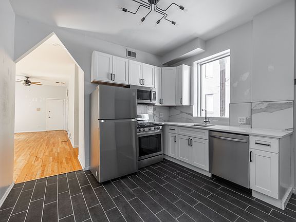 4th image of 2732 W Chicago Ave #2R