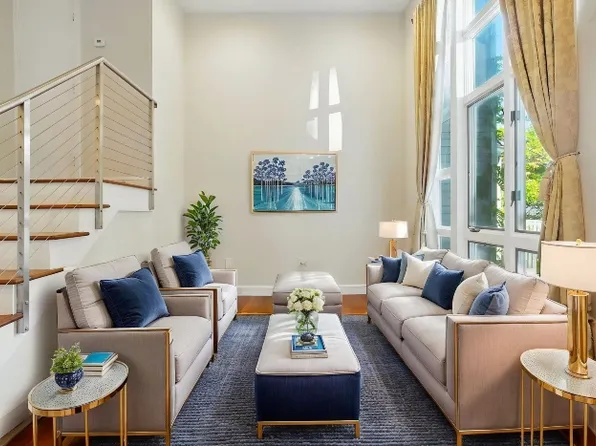 6 Fort Washington Pl, Cambridge, MA 02139
