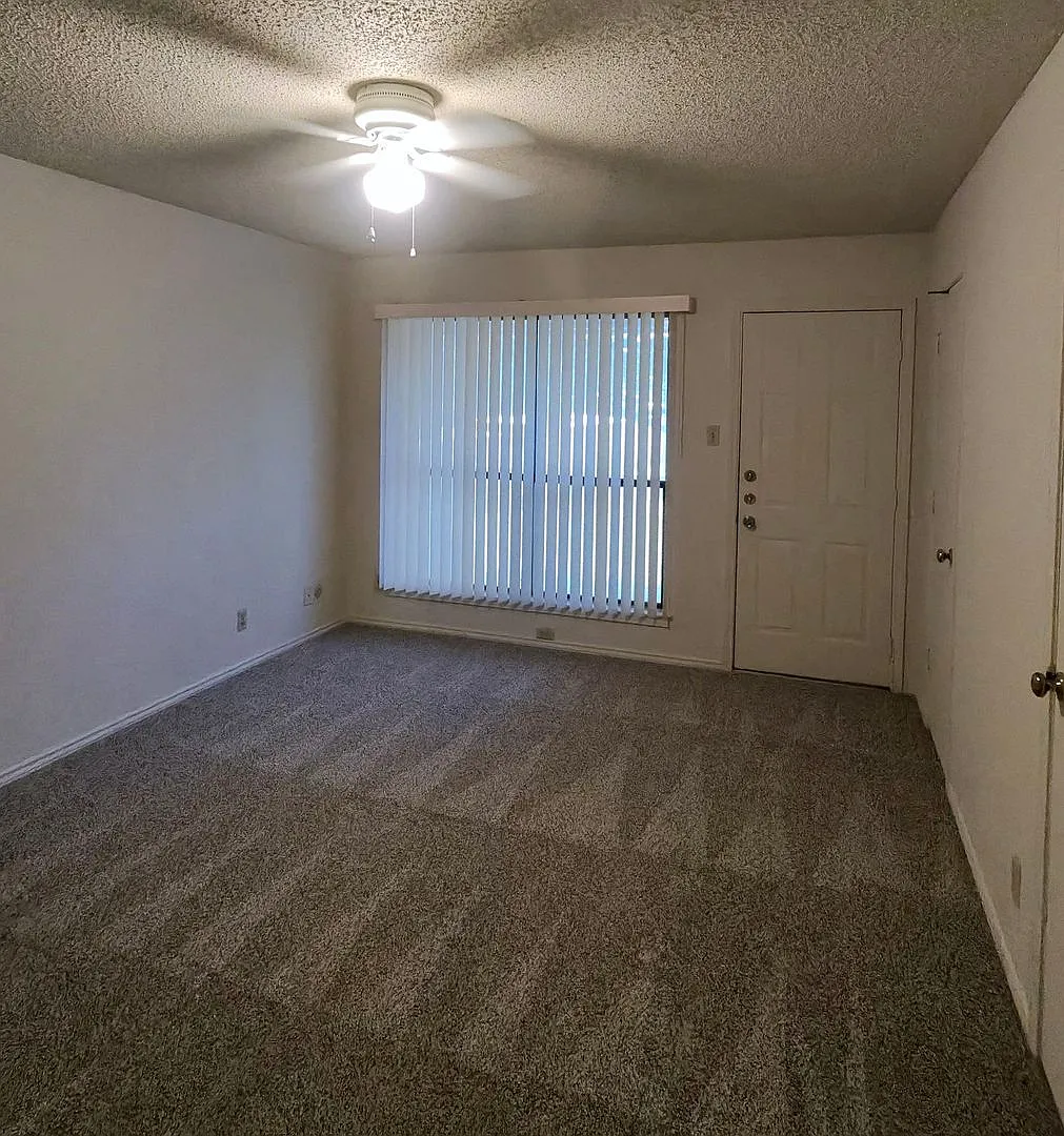 107 Vista Way in Benbrook — Photo 4