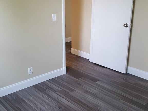 3rd image of 202 Maple Dr APT B
