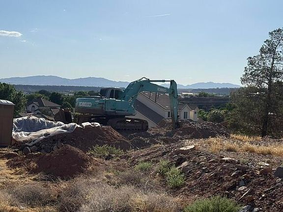 5th image of 737 E Red Sands Dr