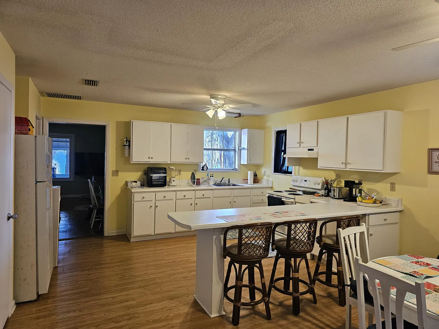 2 bed, 1228 sqft, $2,175 — Photo 3
