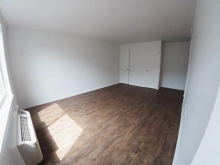 Louise Ave Apartments — Photo 8