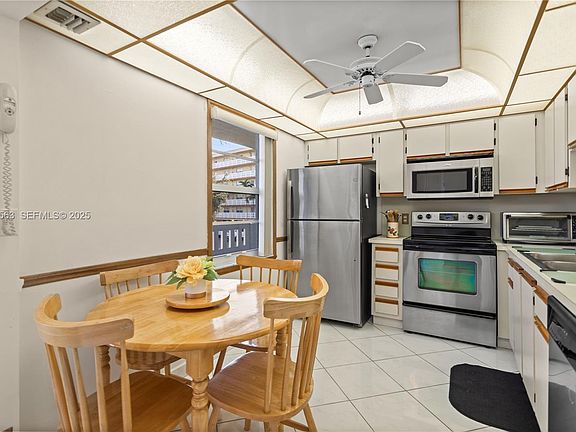 4th image of 190 SE 5th Ave APT 202