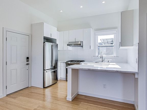 3rd image of 332 Fair Oaks St #4