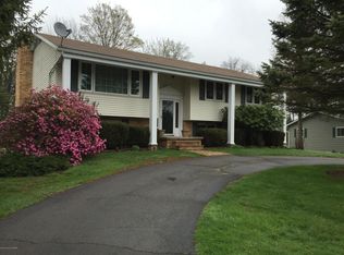 29 Hamilton Rd, Dallas, PA 18612