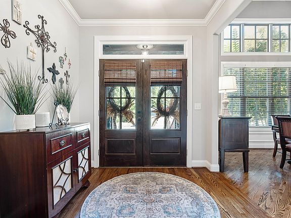 4th image of 233 Grey Oaks Ct