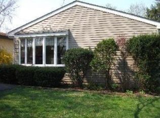 3S650 Lorraine Ave, Warrenville, IL 60555