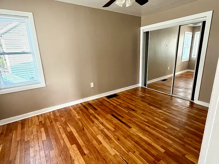 3809 Larchmont St — Photo 16