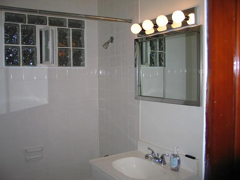 156 Parkview Ave — Photo 4