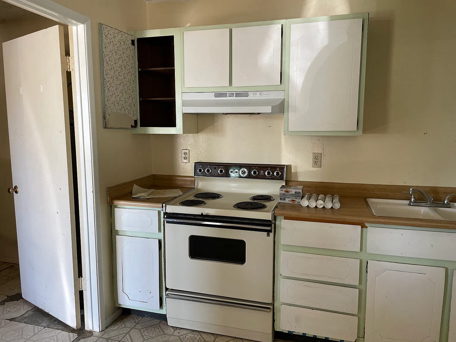 3 bed, 1200 sqft, $1,995 — Photo 2