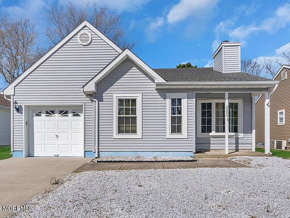2nd image of 2386 Mount Hood Lane