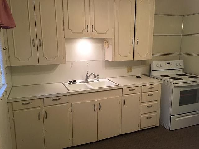 2nd image of 2126 Lincoln Dr