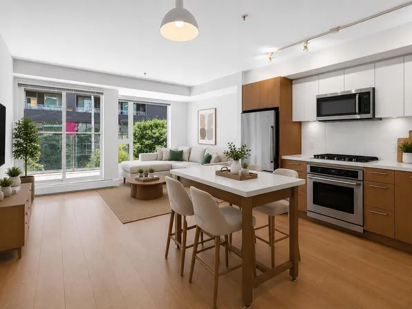 384 E 1st Ave #304, Vancouver, BC V5T 0G5