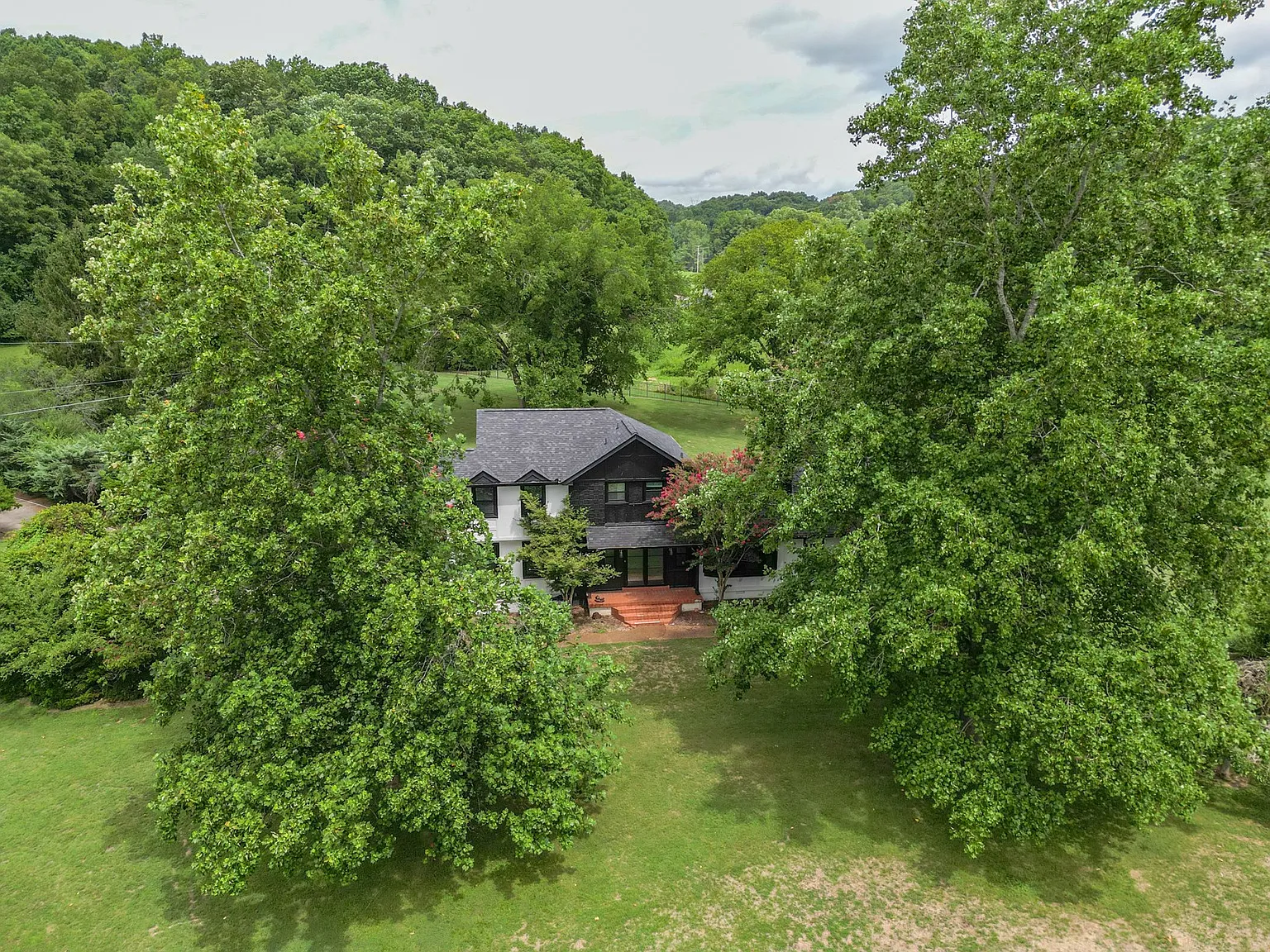 4 bed, 3.5 bath, 3276 sqft, $6,000 — Photo 4