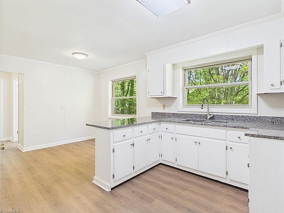 5th image of 353 Auman Ave