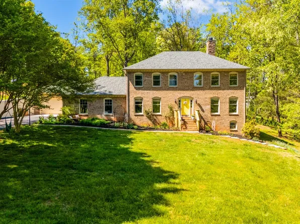 209 Quail Ridge Dr, Forest, VA 24551