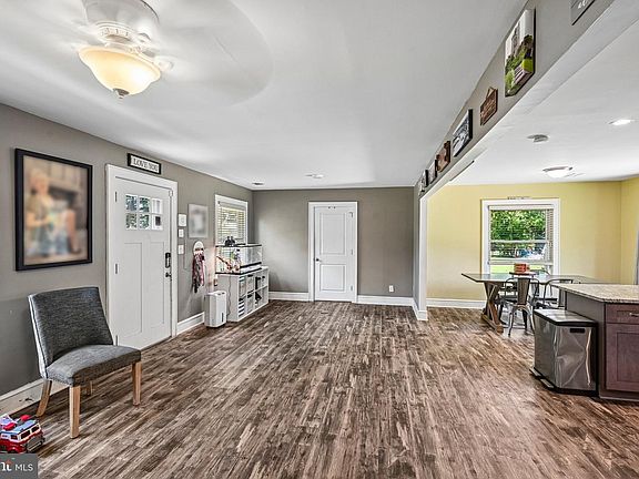 5th image of 381 Ives Ave