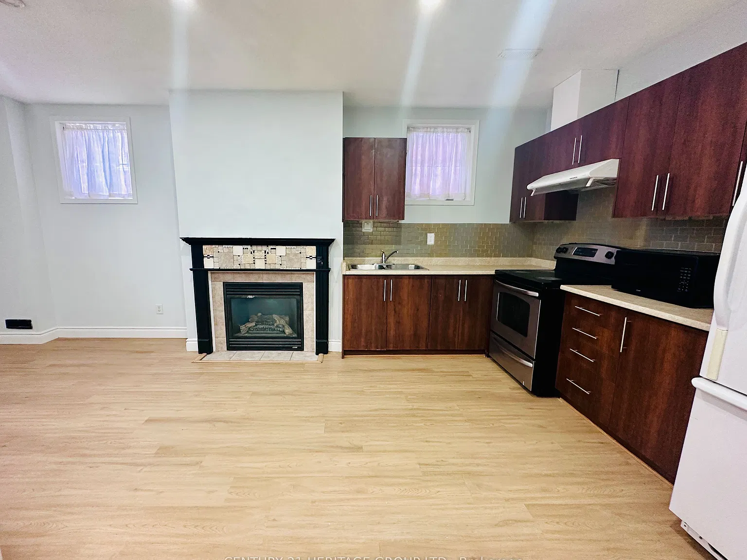 3 bed, $2,000 — Photo 2