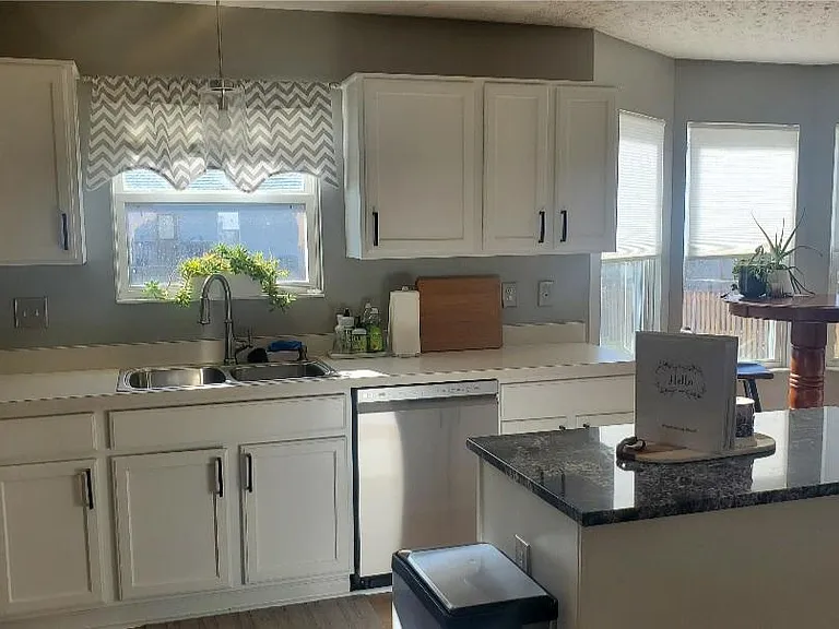 2219 Dixon St — Photo 9