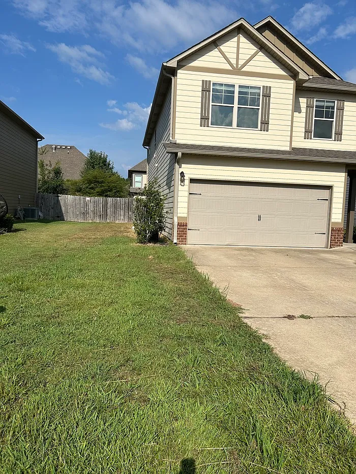 4 bed, 2.5 bath, 1758 sqft, $2,000 — Photo 3
