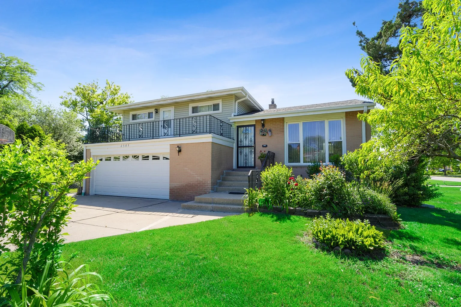 2505 Victor Ave photo 1