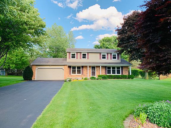 Vinyl siding with brick