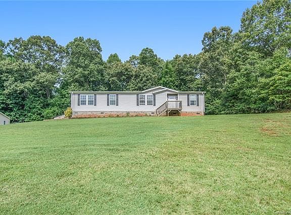 5th image of 225 Village Point Dr