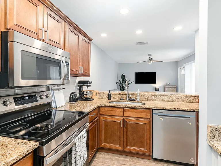 1460 Sheafe Ave NE #111 — Photo 14
