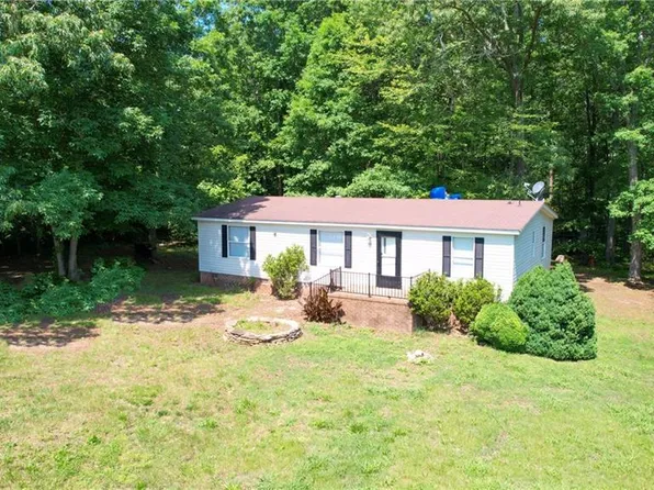 290 Angieline Dr, Stokesdale, NC 27357