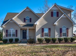 303 Aubrey Ct, Burns, TN 37029