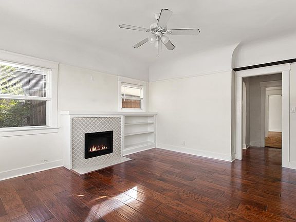 2nd image of 2915 Juniper St #2915
