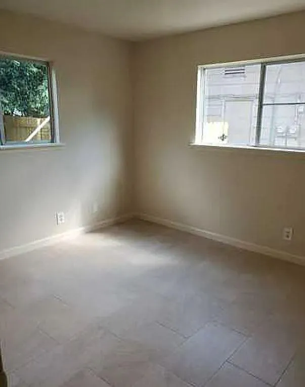 605 W Byrd Blvd — Photo 3