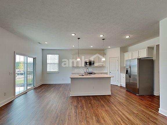 5th image of 972 Castor Dr
