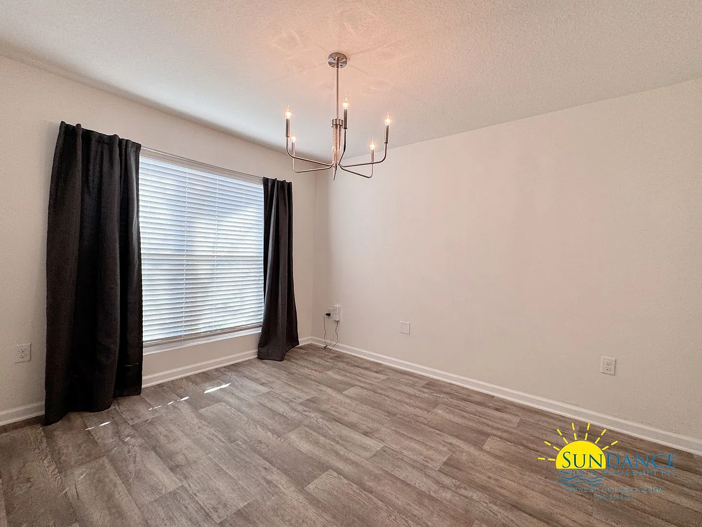 Great Home with SOLAR panels with a Community Pool! — Photo 4