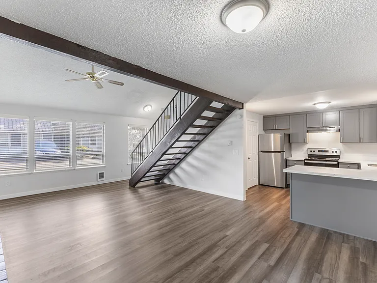 Redondo Ridge Townhomes — Photo 10