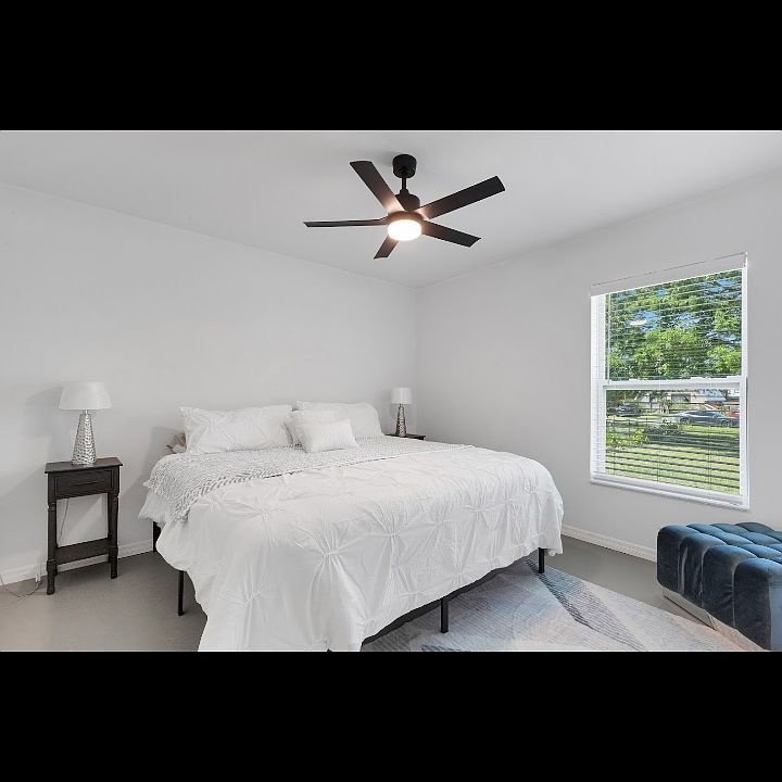Nice size room with King Size Bed