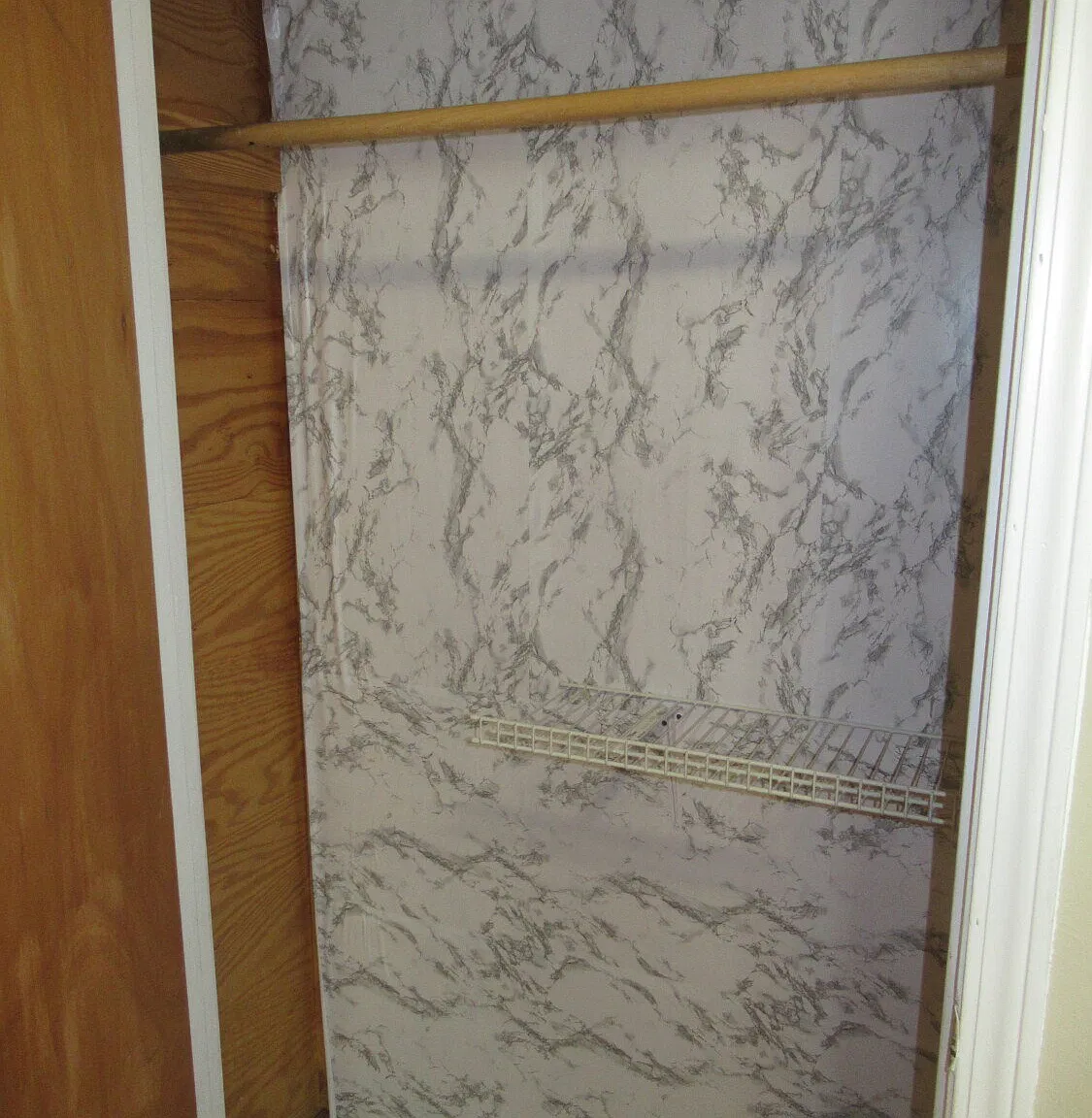 3 bed, 1.0 bath, 1008 sqft, $1,200 — Photo 2