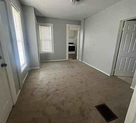 3rd image of 18 Phelps Ave APT 3