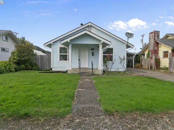 941 Fir Ave, Reedsport, OR 97467