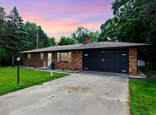 26024 Chain O Lakes Dr, South Bend, IN 46628