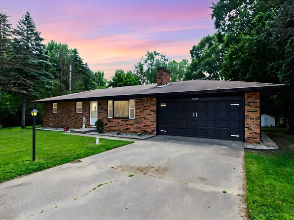 26024 Chain O Lakes Dr, South Bend, IN 46628