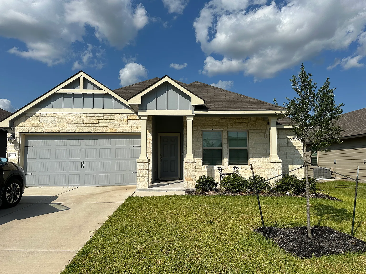 3 bed, 1374 sqft, $2,000 — Photo 1