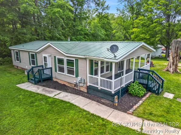 571 W Eagle Rdg, White Cloud, MI 49349