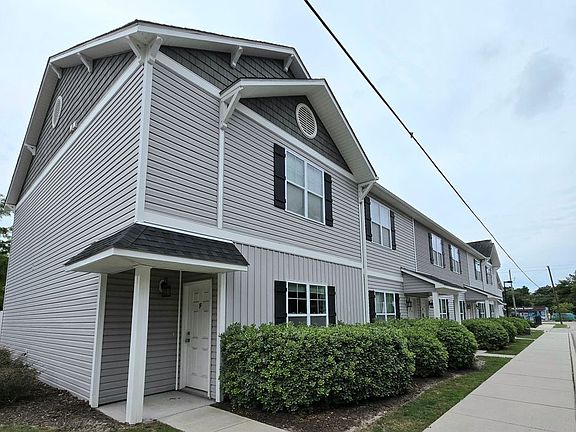 2nd image of 208 Jordan Ln APT B